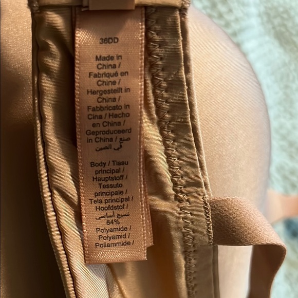 SKIMS Wireless Form T-shirt Demi Bra - Picture 3 of 6